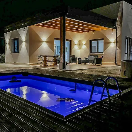 Ginevra Villa *